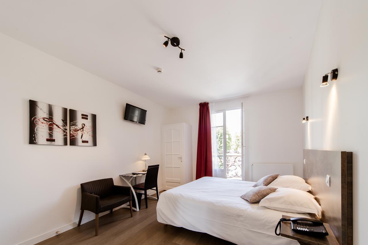 Logis Hotel - Le Petit Bellon Senlis  Exteriör bild