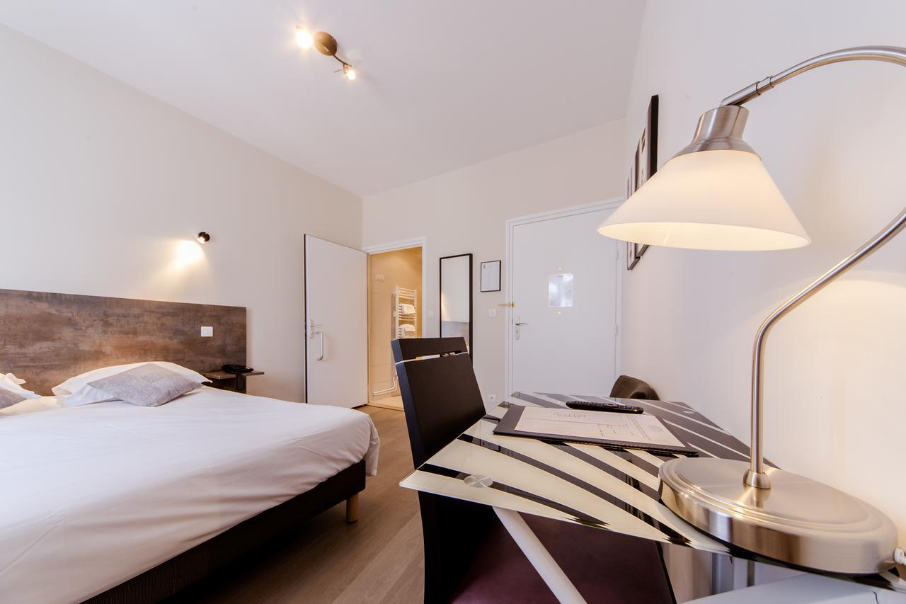 Logis Hotel - Le Petit Bellon Senlis  Exteriör bild