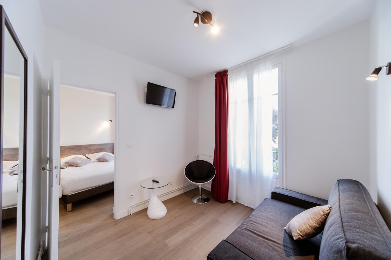 Logis Hotel - Le Petit Bellon Senlis  Exteriör bild