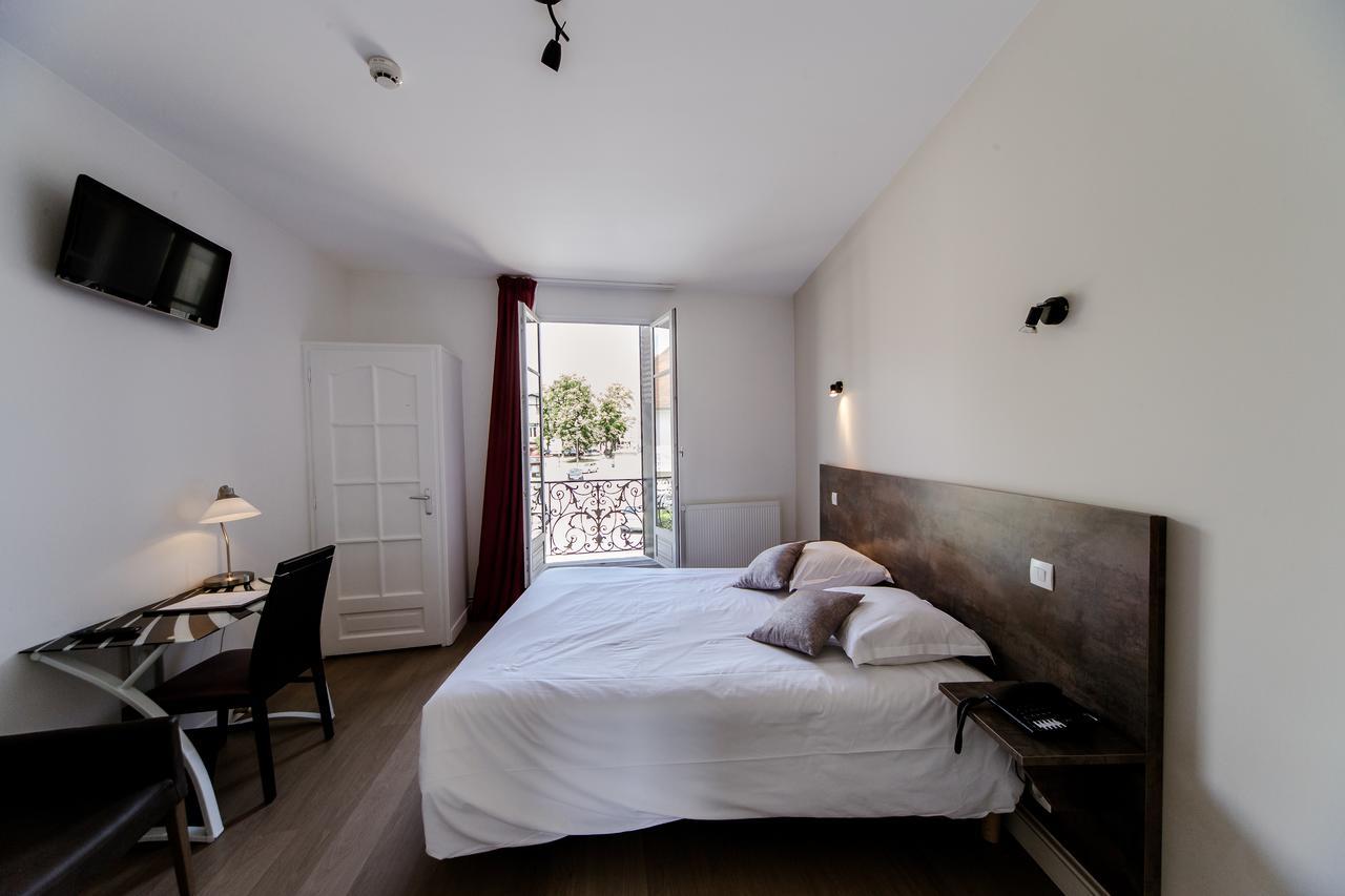 Logis Hotel - Le Petit Bellon Senlis  Exteriör bild
