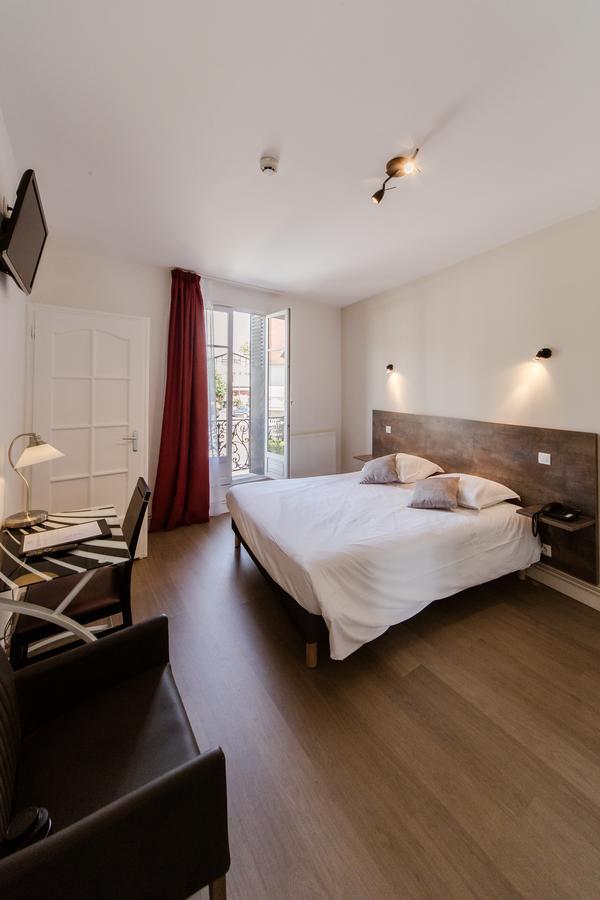 Logis Hotel - Le Petit Bellon Senlis  Exteriör bild