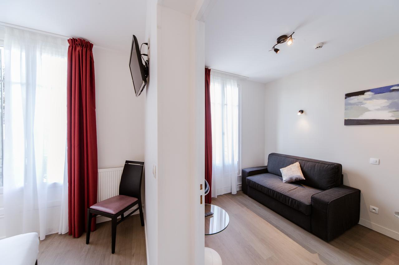 Logis Hotel - Le Petit Bellon Senlis  Exteriör bild
