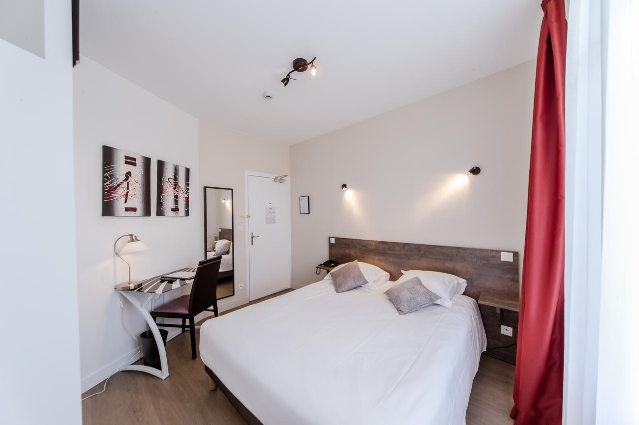 Logis Hotel - Le Petit Bellon Senlis  Exteriör bild