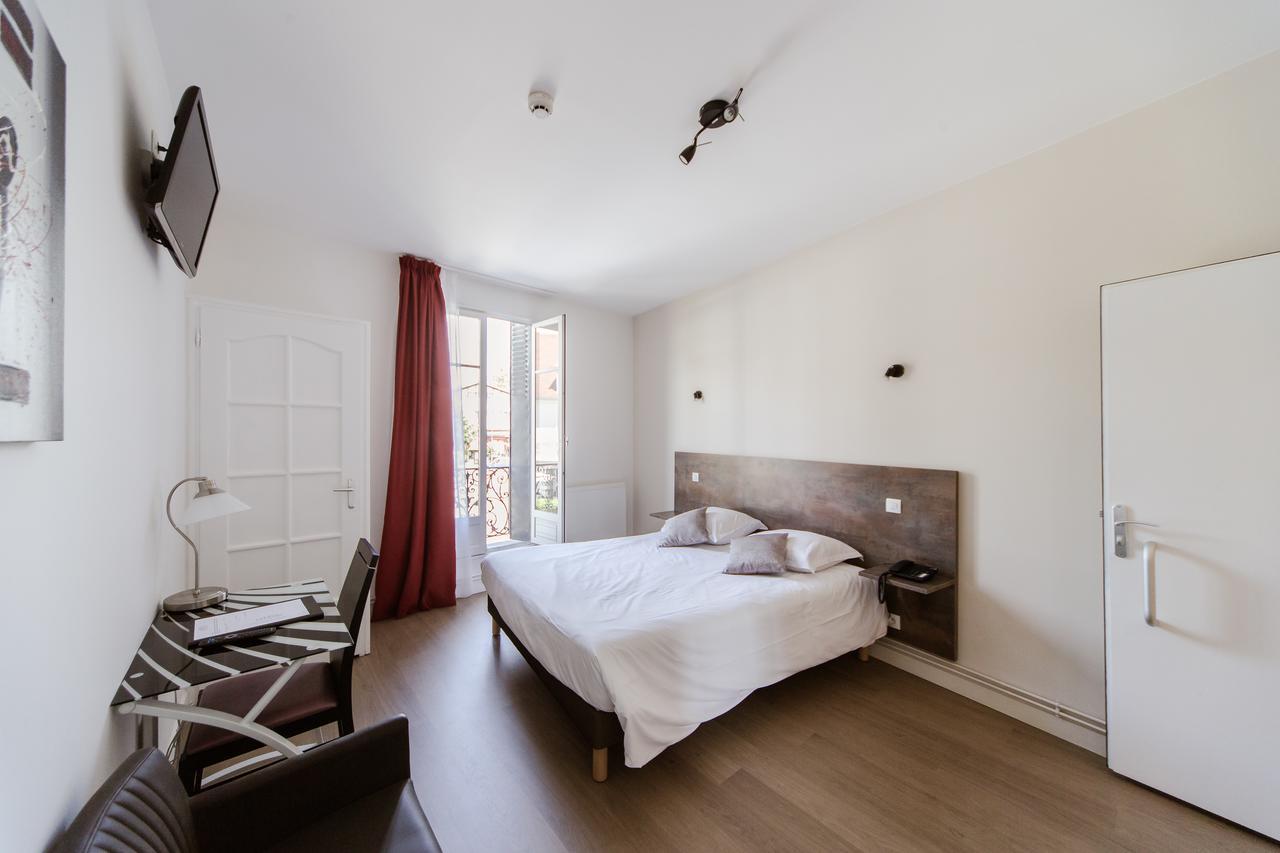 Logis Hotel - Le Petit Bellon Senlis  Exteriör bild